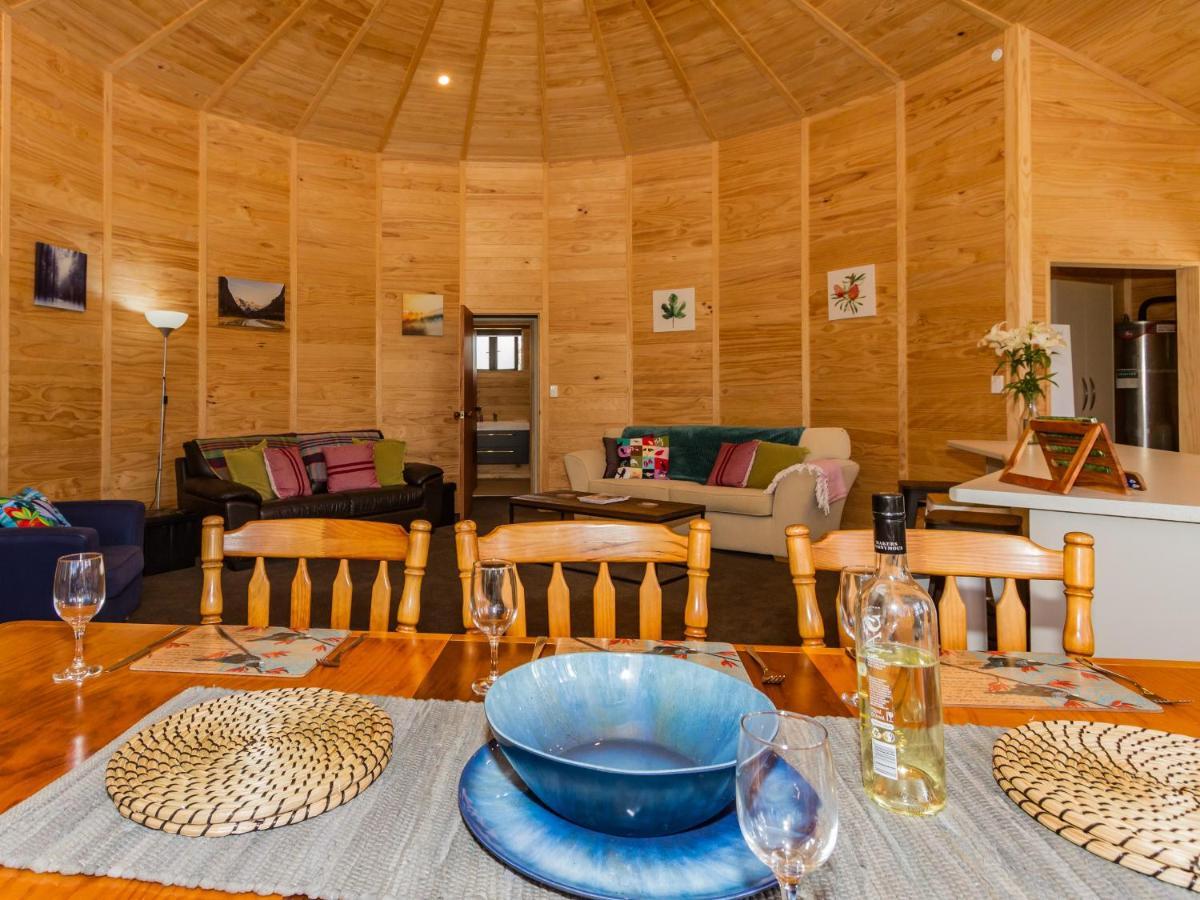 The Snowglobe - Ohakune Modern Yurt Style Chalet エクステリア 写真