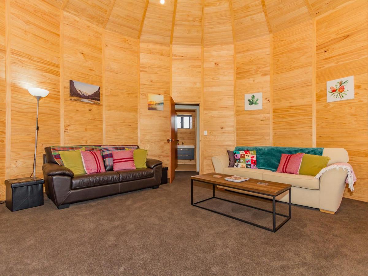 The Snowglobe - Ohakune Modern Yurt Style Chalet エクステリア 写真